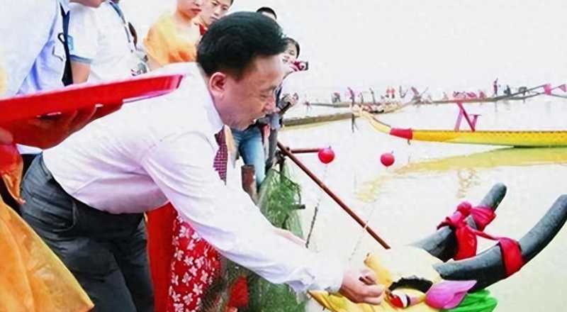 奇闻！湖南七十老头和11位少女共生14子，最小情妇03年！